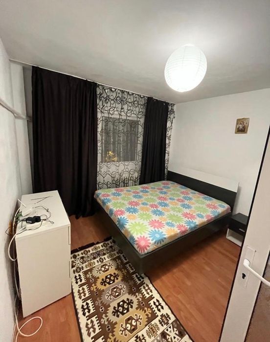 Ofer spre  inchiriere un apartament  cu 2 camere decomandat