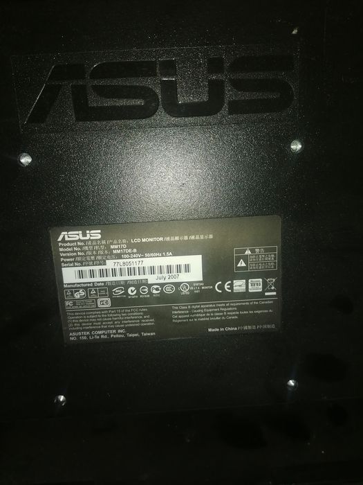 Цветен монитор за настолен компютър