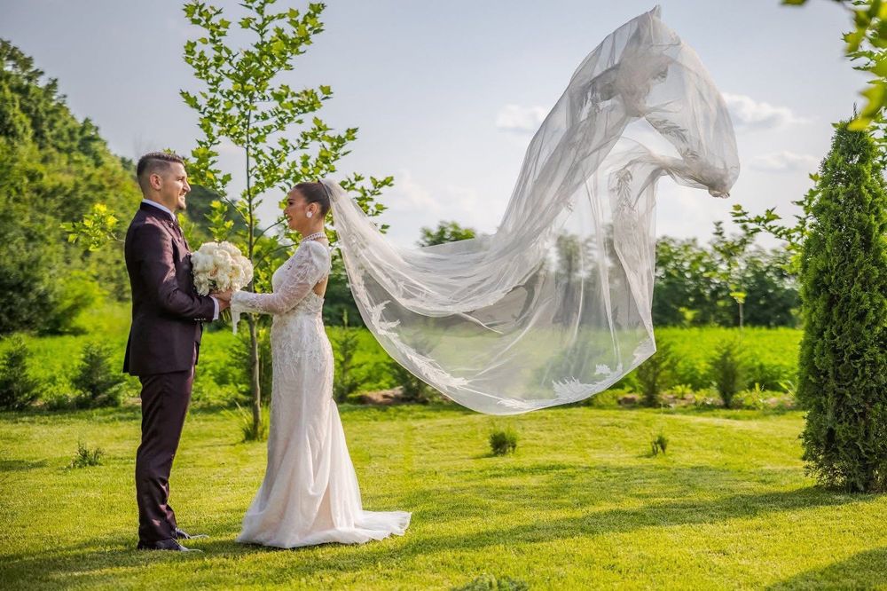 Rochie de mireasă + voal Pronovias