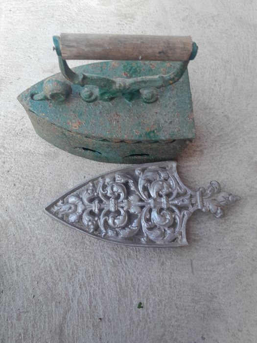 Fier de călcat cu suport