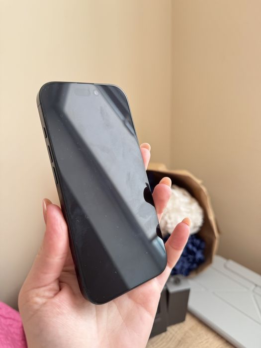 Vând urgent Iphone 16 pro, garanție valabilă