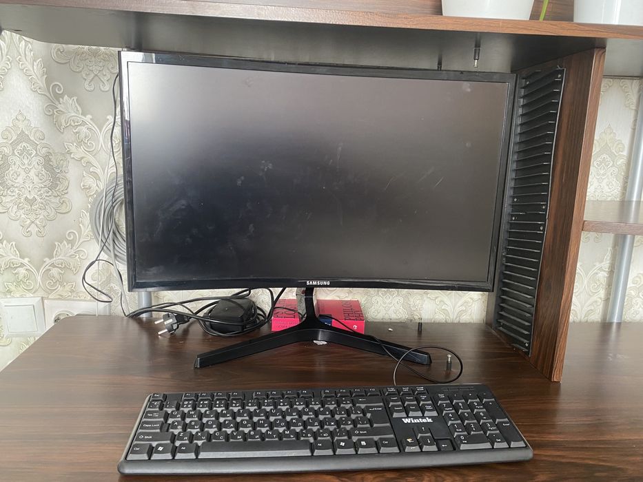 игровой компьютер стол в подарок комплект