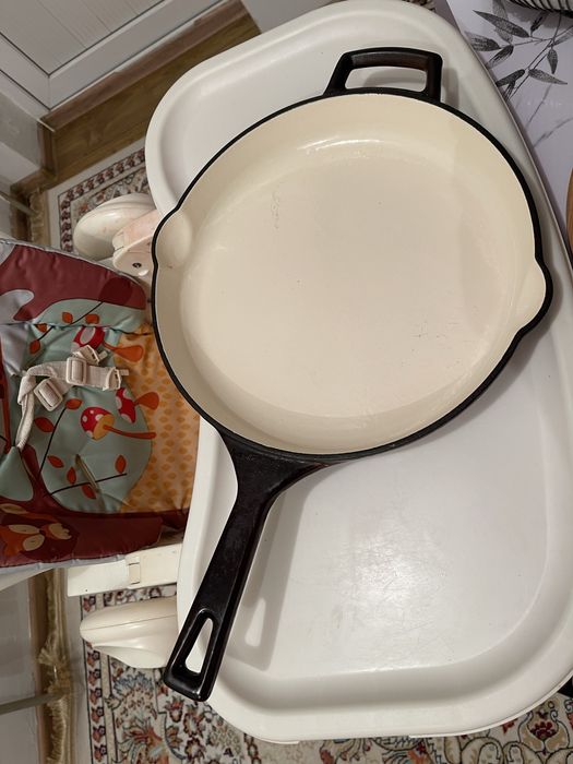 Чугунная сковородка с покрытием
