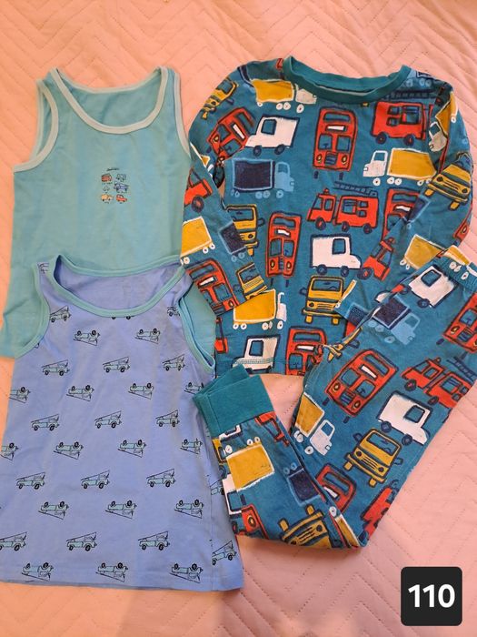 Различни детски дрехи