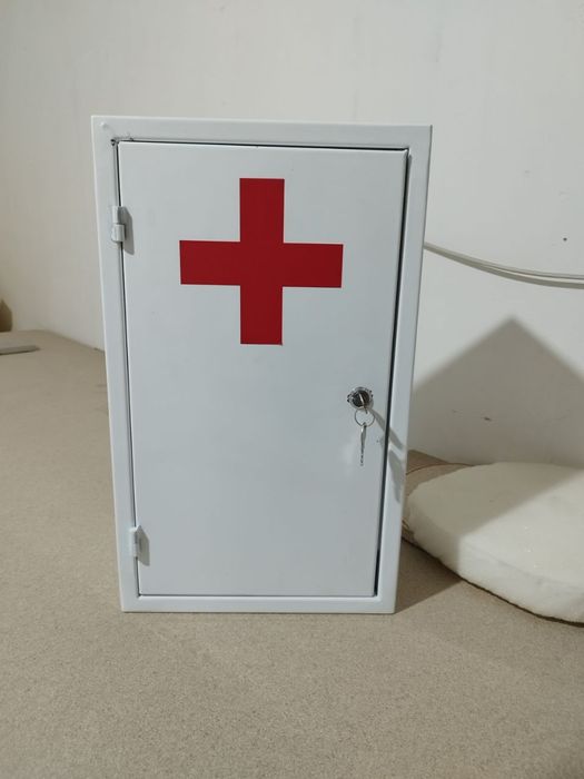 Аптечка металлическая настенная
