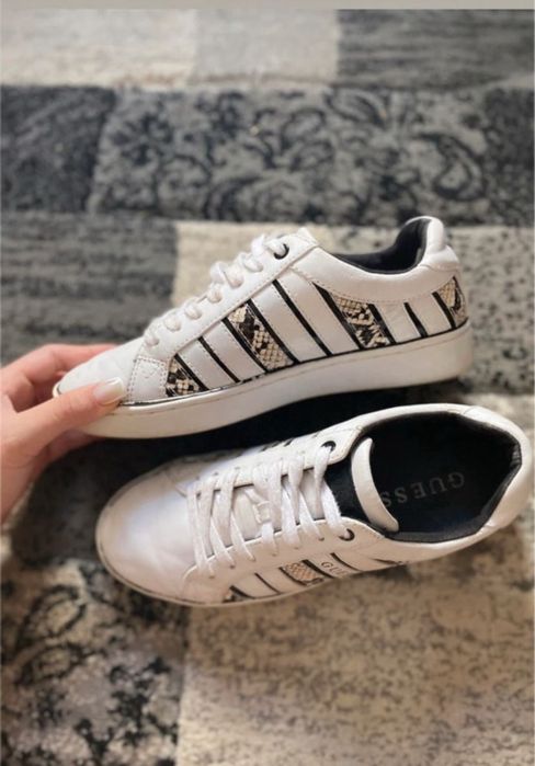 Sneakers Guess.