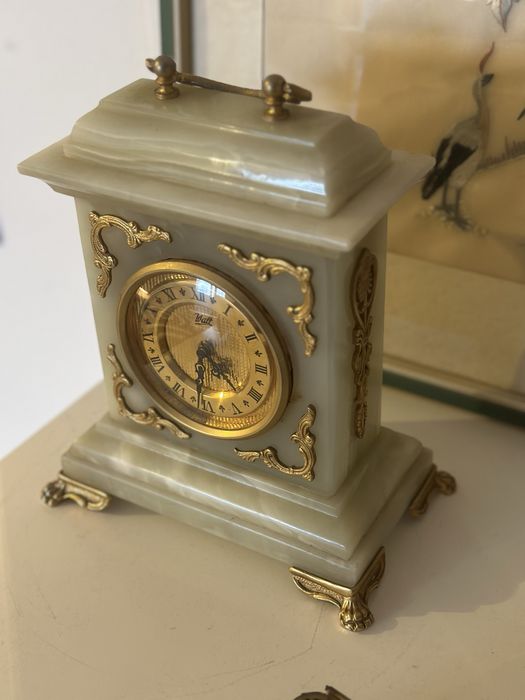 Ceas vechi din onyx verde