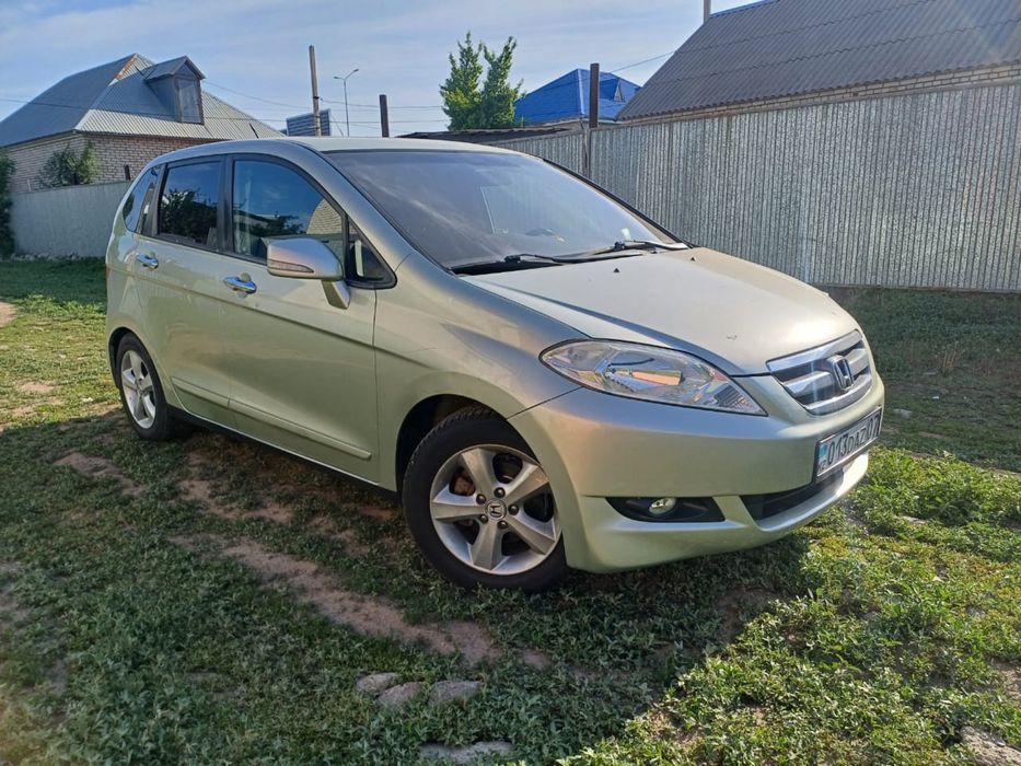 Продам автомобиль Honda FR-v