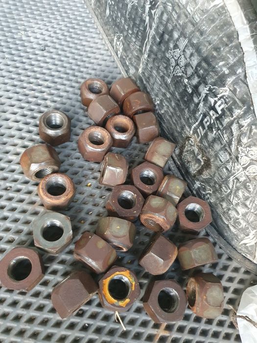 Продам советские гайки колесных шпилек от комбайна