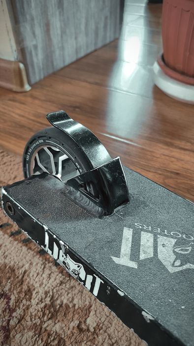 Срочно продам трюковой самокат Limit Lmt21