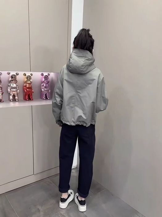 Продам куртку весеннюю