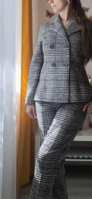 Продам женский костюм