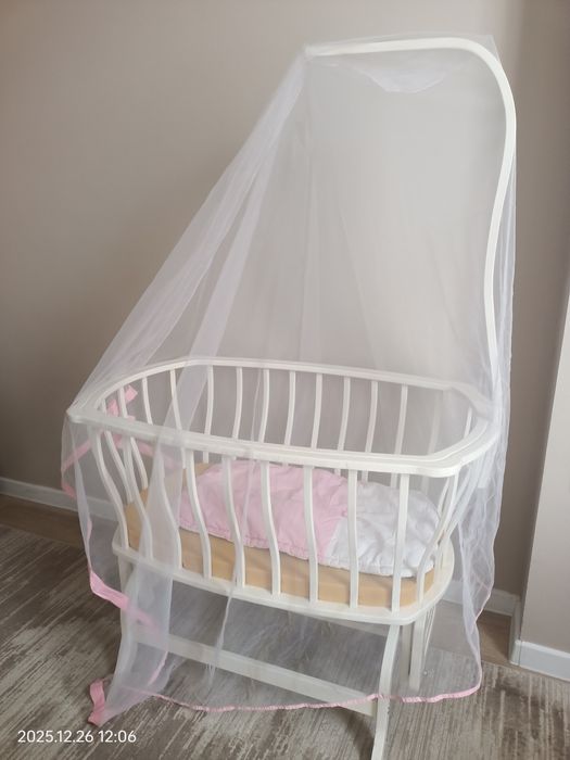 Продам манеж,качается.