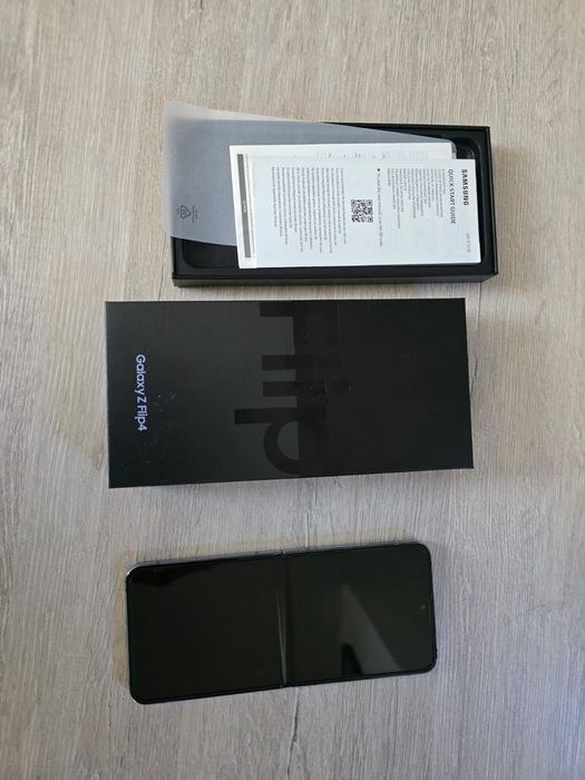 Galaxy Z Flip 4, 8 GB