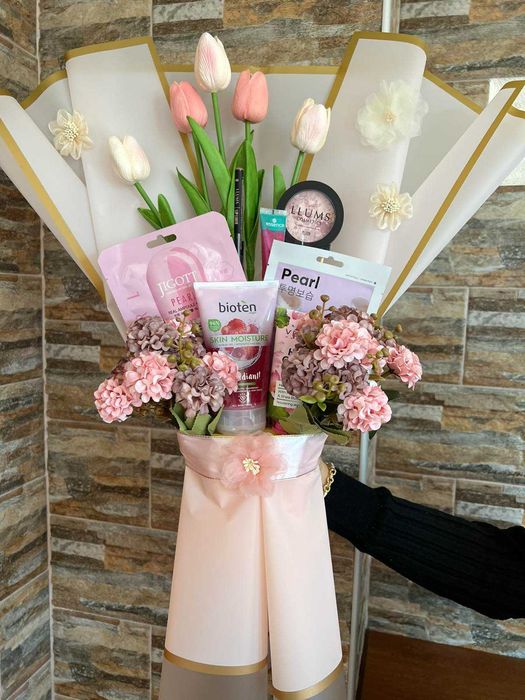 Букети от сатени рози