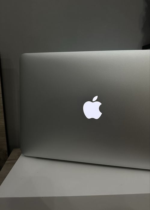 Mac Book Air 13-inch