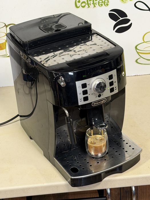Кафемашина кафе автомат delonghi magnifica S с гаранция