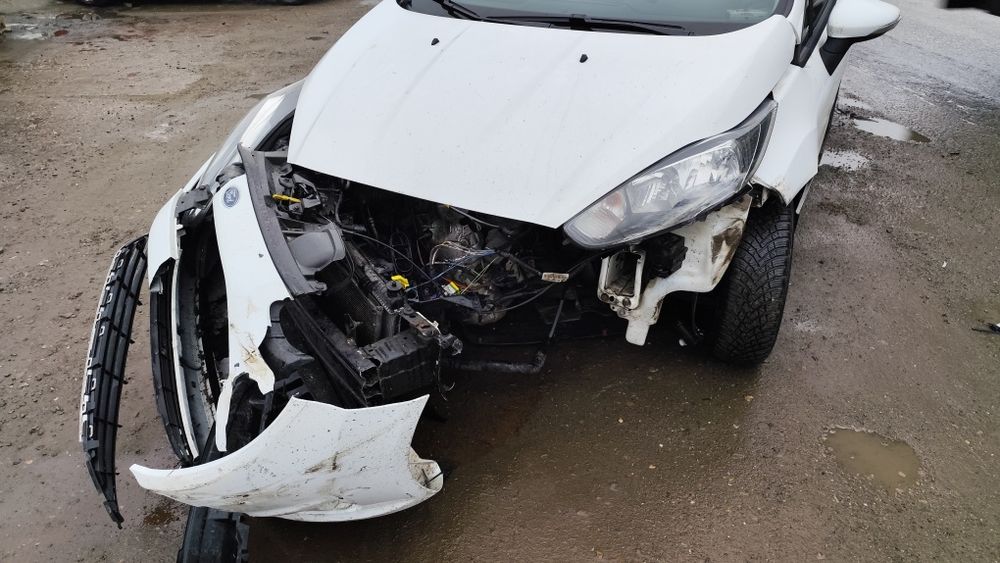 Vând Ford Fiesta 1,5 TDCI 95 cp avariat