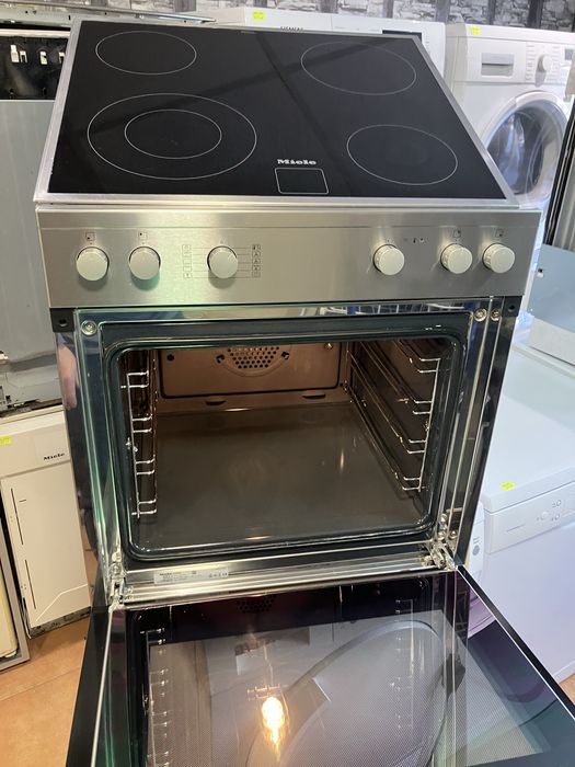 Фурна с керамичен плот MIELE