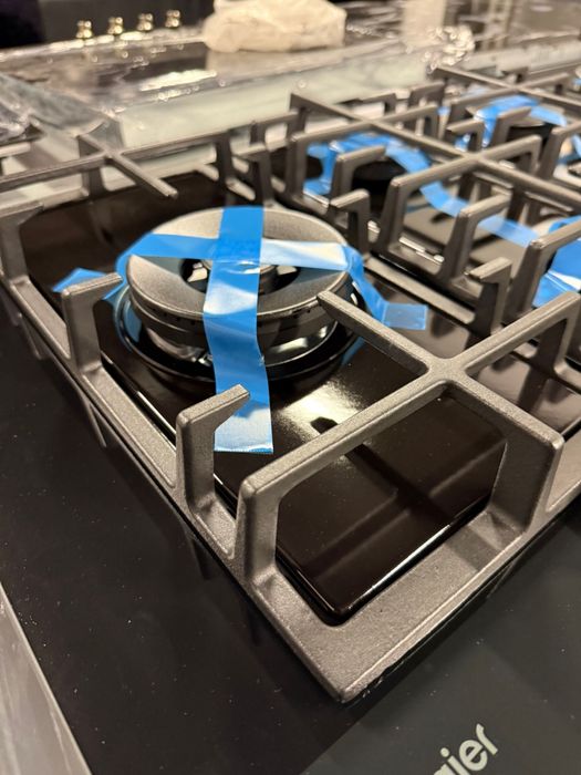 Plită încorporabilă pe gaz tip Gas‑on‑Glass Haier HAVG7WL4BPB