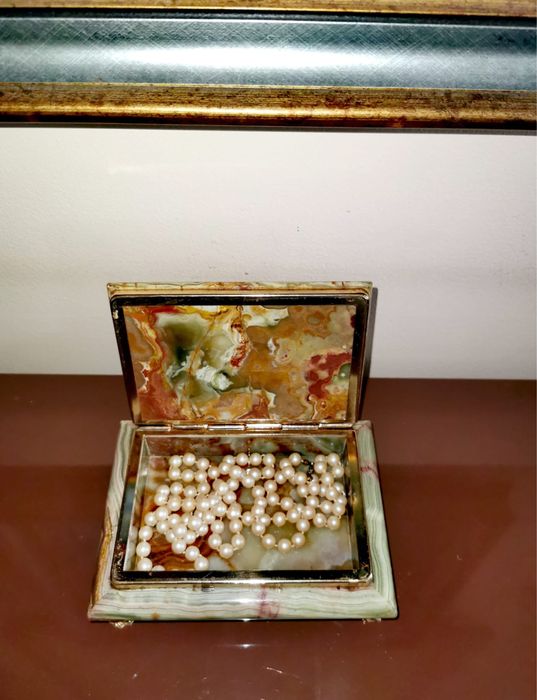 Кутия поставка за бижута бижутерка изключителна ръчна изработка 50 г.