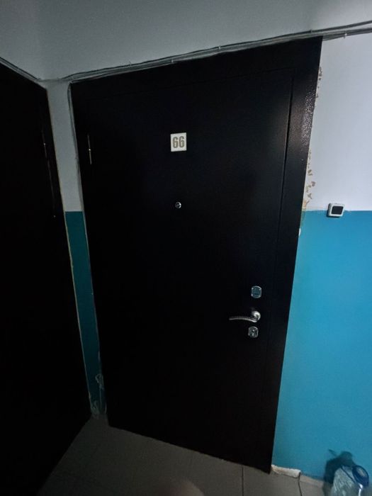 Двери входные б/у