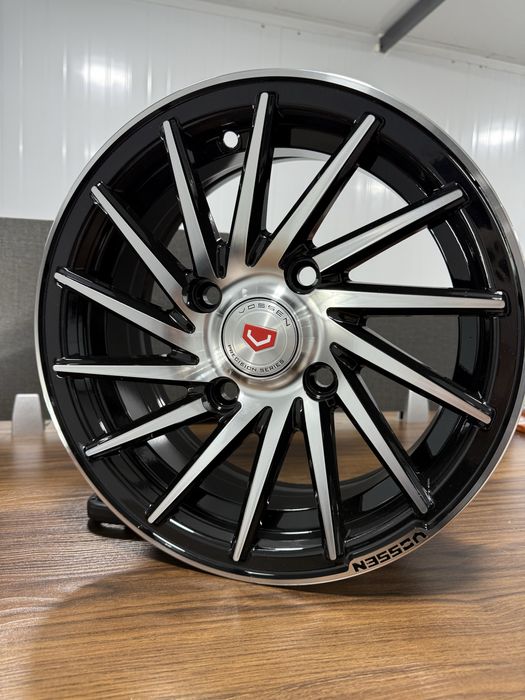 Vossen diska R13 Qora Qizil va Kok rangdagisi bor