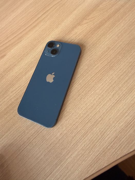 Продам 13 айфон память  256 мгб