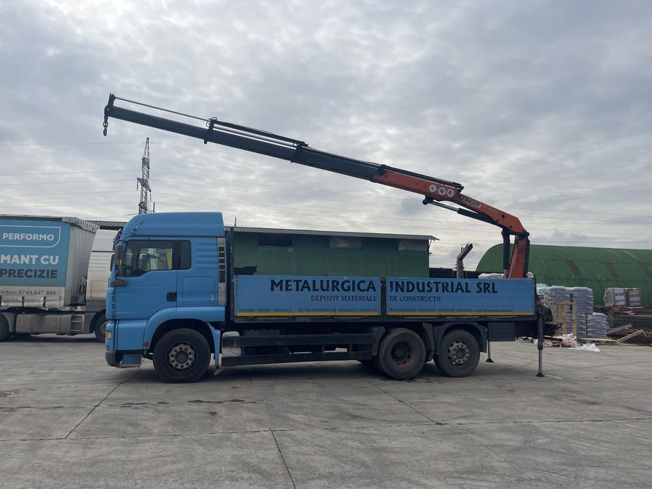 Automaca MAN cu macara Palfinger