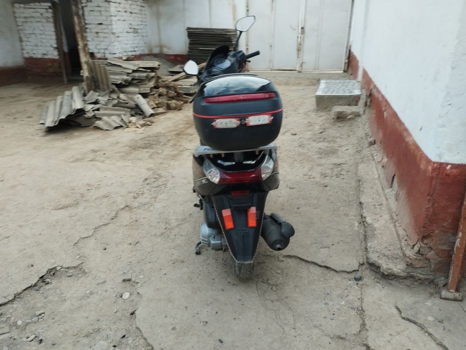 Benzinli skuter 125 kub