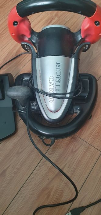 Vând joystick și volan thrumaster
