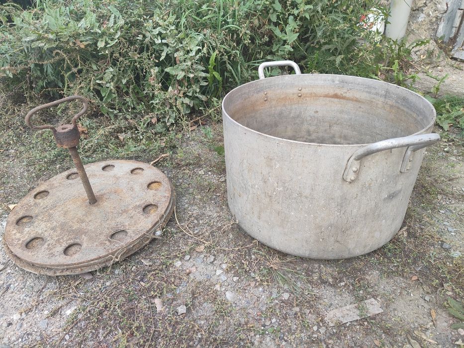 Продам кастрюлю с прессом