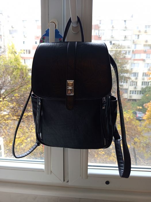 Нова раница ,много практична