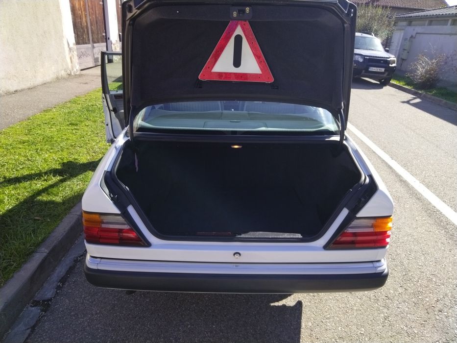MERCEDES-BENZ E-Class 1990 — imagine 3
