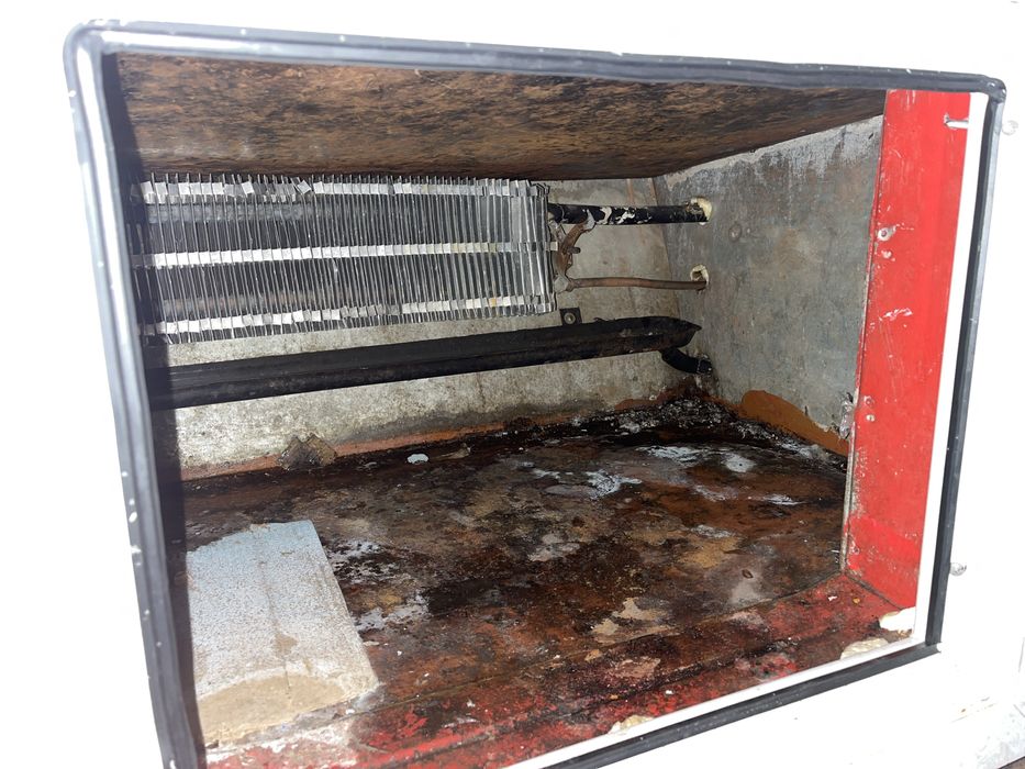 Xaladelnik vitrina matorsiz