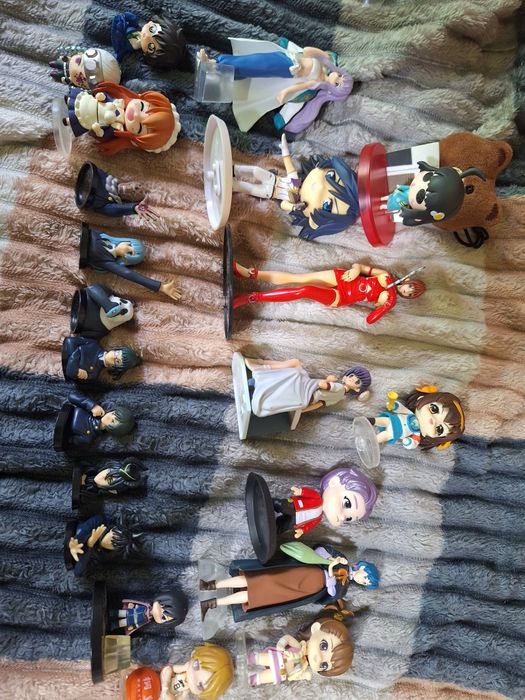 Продам фигурки ии