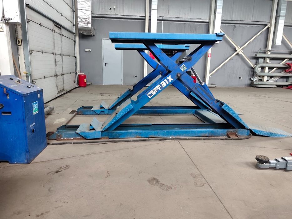 Автоподъёмник ножничный электрогидравлический Юж. Корейский