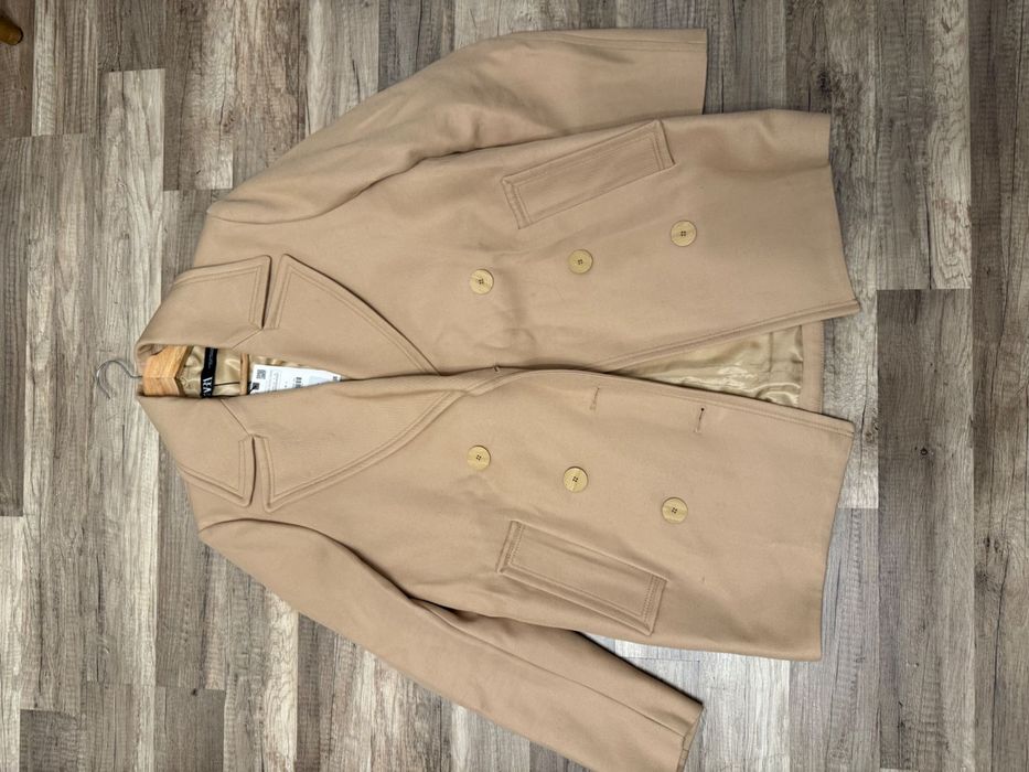 Palton Zara nou cu eticheta