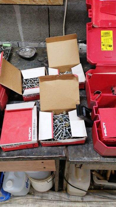 Vand Hilti DX750 pistol cu capse pt beton