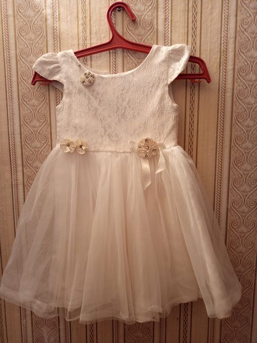 Продам нарядные детские платья по 500 тенге