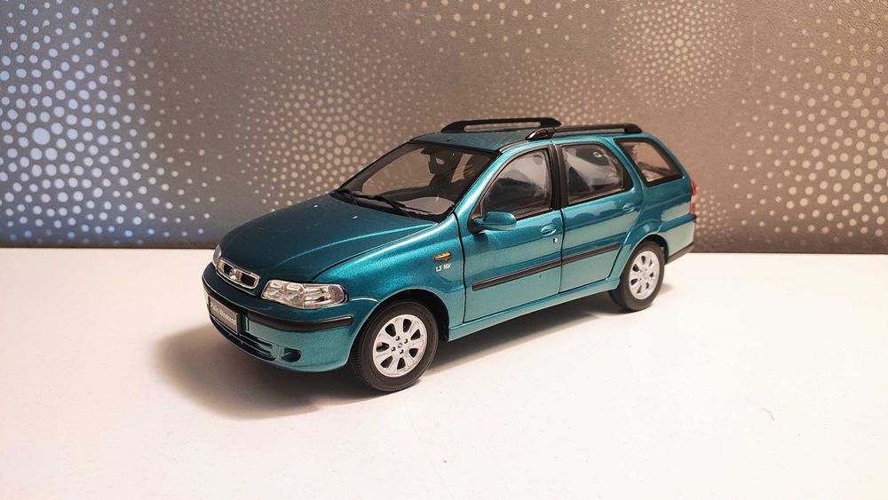 Macheta 1:18 Fiat Palio Weekend Combi ELX SpeedGear 1.3 16v MCW 1999