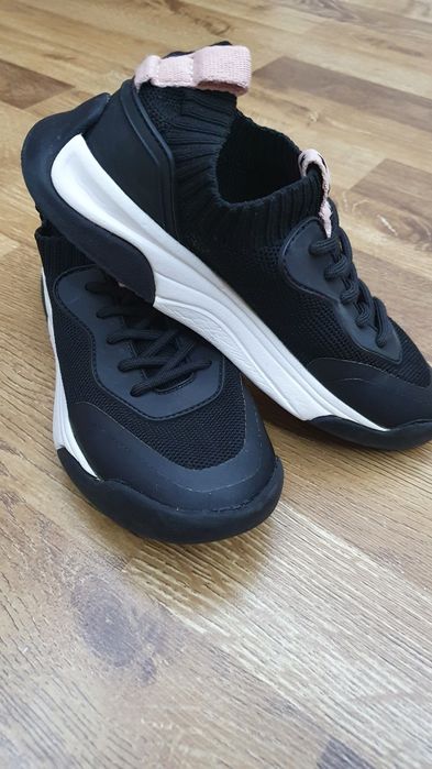 Продам кроссовки ZARA