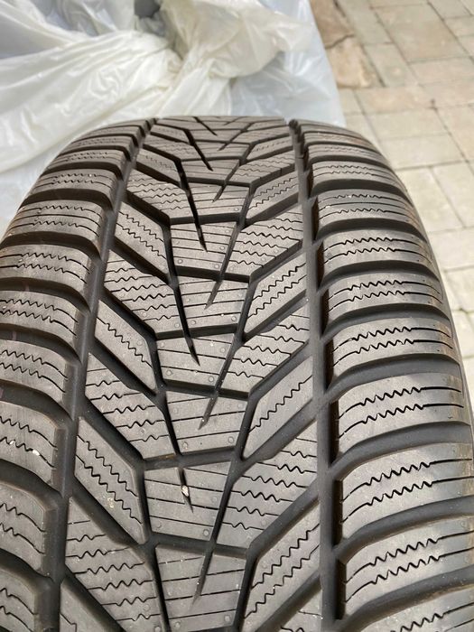 Hankook anvelope jante 235 40 R18 iarna