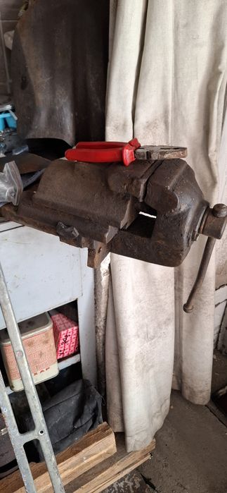 Продам тиски большие