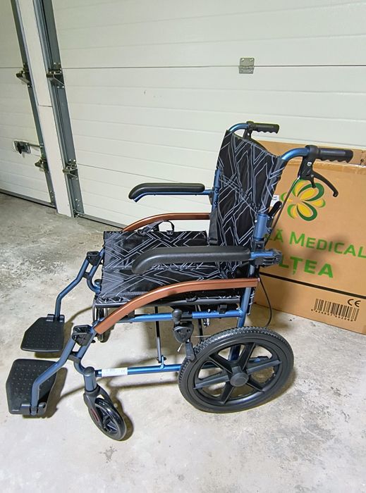 Scaun pliabil nou pt. persoane cu dizabilitati