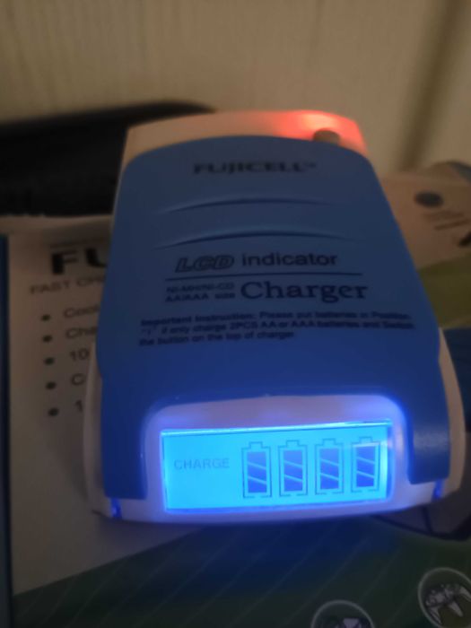 Зарядно у-во за батерии Fujicell
