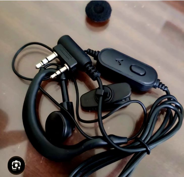 Гарнитура для рации Baofeng или Kenwood.