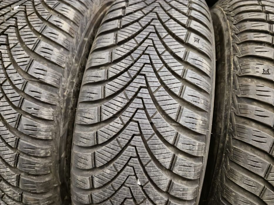 4 anvelope All Season Kumho 185 65 15 aproape noi// Jante otel Dacia