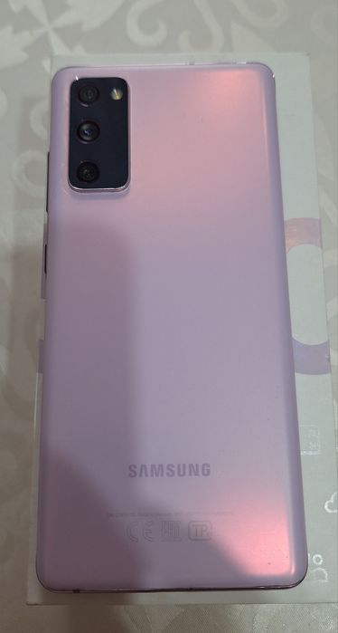 Самсунг S20FE в отличном состоянии