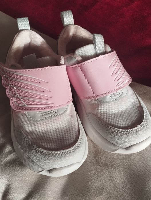 Кроссовки для девочки